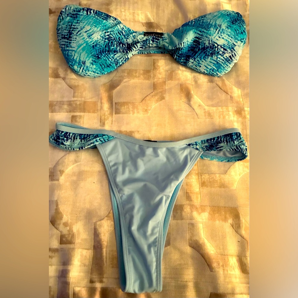 Never Worn Blue Patterned Bikini Set . Size Small